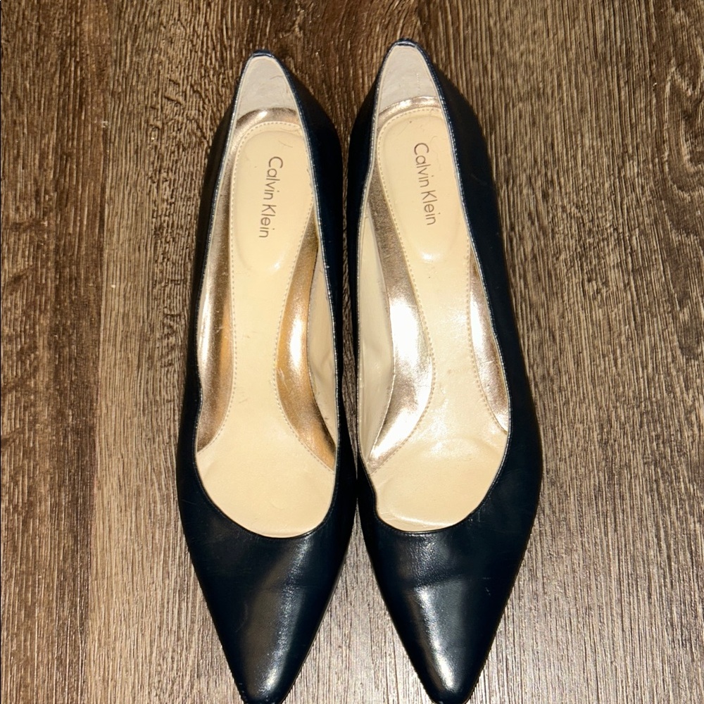 Calvin Klein Women's Classic Navy leather Heels Size 11 M
2” heels
